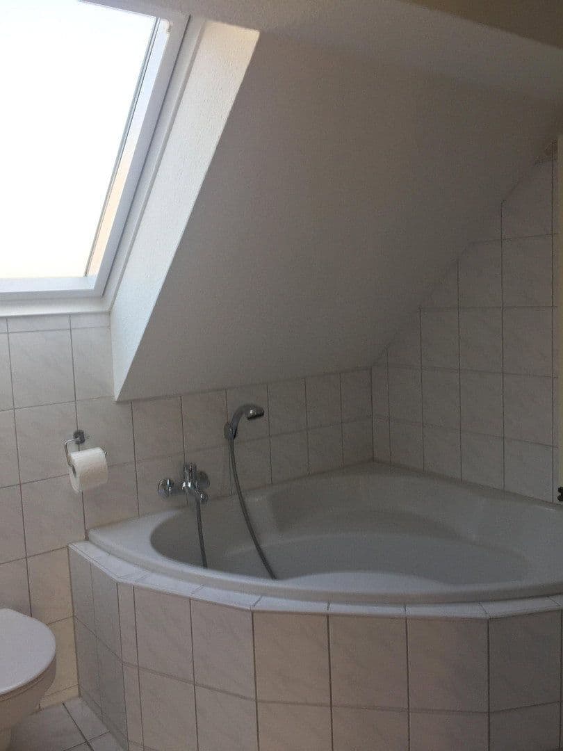 Pronájem bytu 2+1 95 m², Grünestraße 28, Wermelskirchen, Severní Porýní-Vestfálsko Pronájem bytu 2+1 95 m², Grünestraße 28, Wermelskirchen, Severní Porýní-Vestfálsko