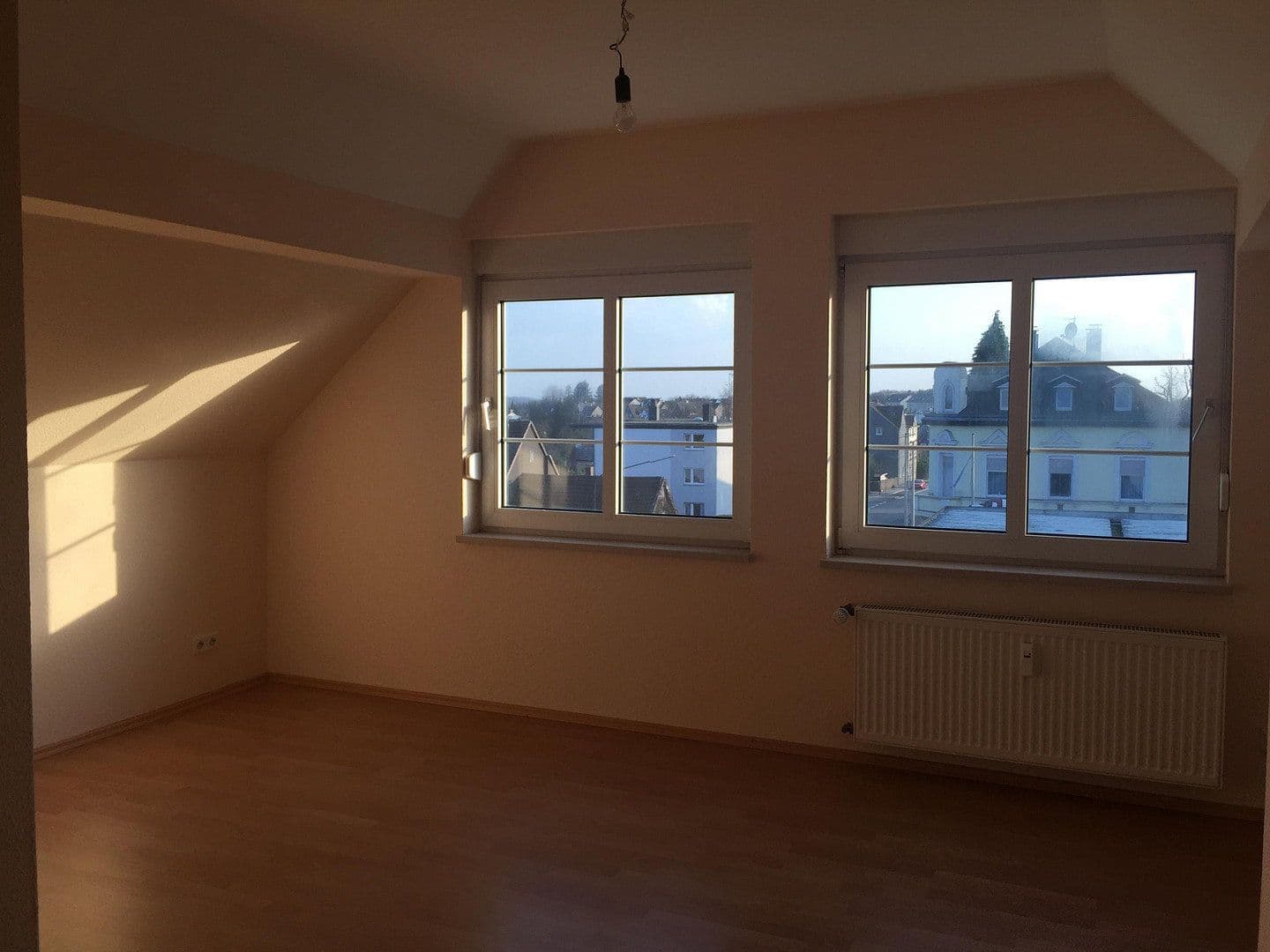 Pronájem bytu 2+1 95 m², Grünestraße 28, Wermelskirchen, Severní Porýní-Vestfálsko Pronájem bytu 2+1 95 m², Grünestraße 28, Wermelskirchen, Severní Porýní-Vestfálsko