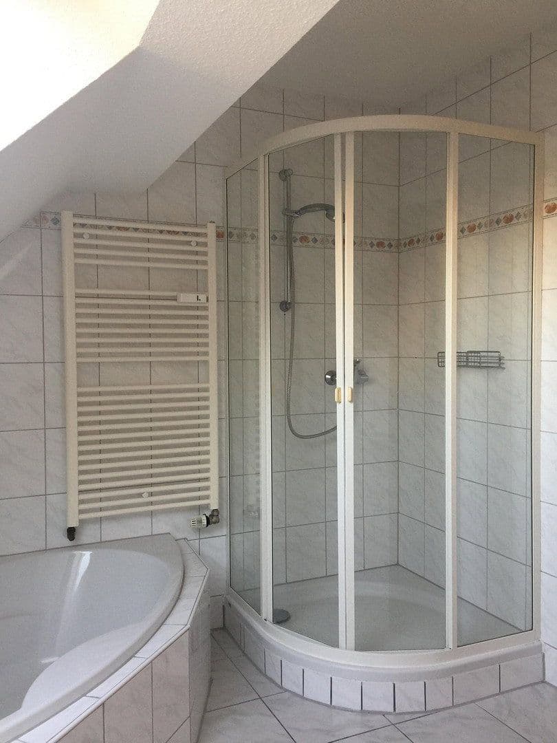 Pronájem bytu 2+1 95 m², Grünestraße 28, Wermelskirchen, Severní Porýní-Vestfálsko Pronájem bytu 2+1 95 m², Grünestraße 28, Wermelskirchen, Severní Porýní-Vestfálsko