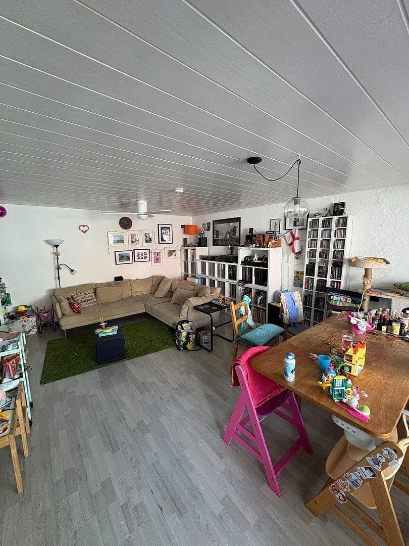 Pronájem bytu 3+1 120 m², Lampertstraße 4, Nürtingen, Bádensko-Württembersko Pronájem bytu 3+1 120 m², Lampertstraße 4, Nürtingen, Bádensko-Württembersko