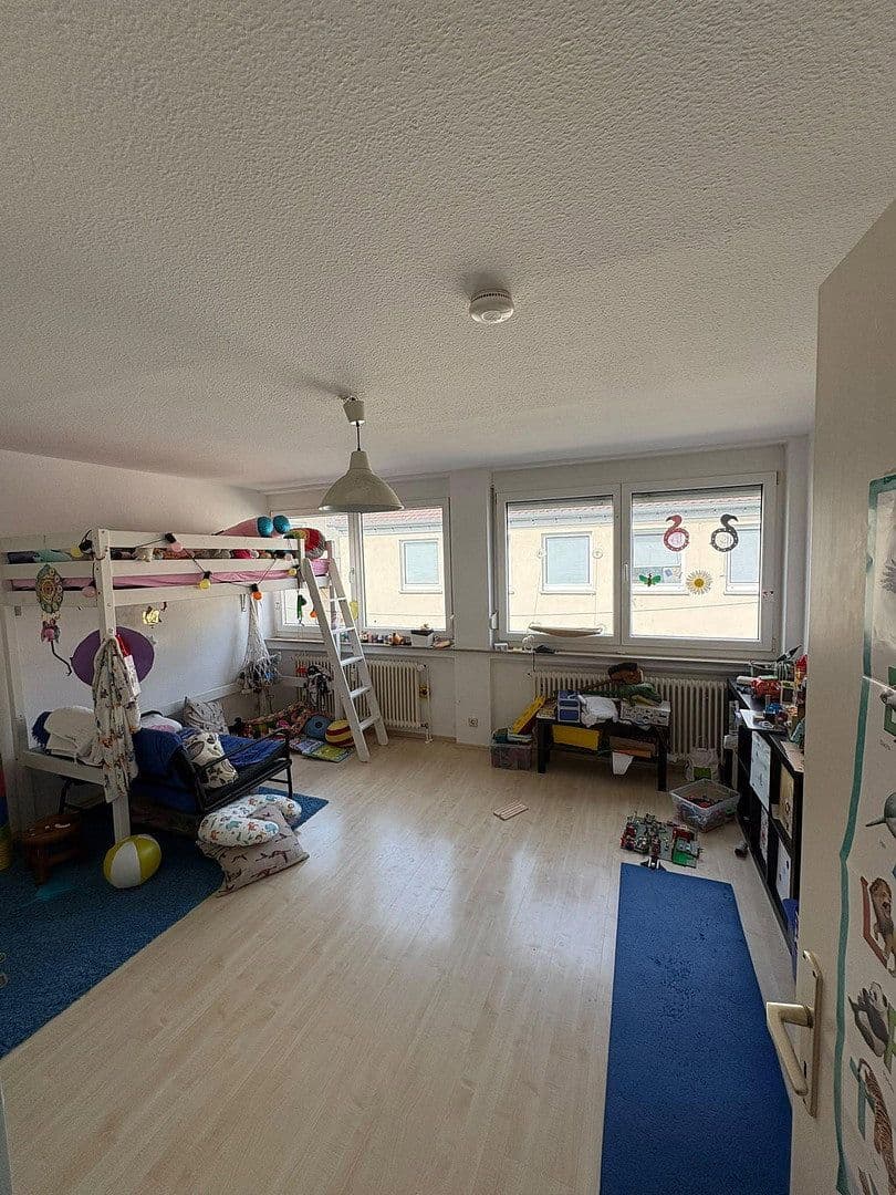 Pronájem bytu 3+1 120 m², Lampertstraße 4, Nürtingen, Bádensko-Württembersko Pronájem bytu 3+1 120 m², Lampertstraße 4, Nürtingen, Bádensko-Württembersko