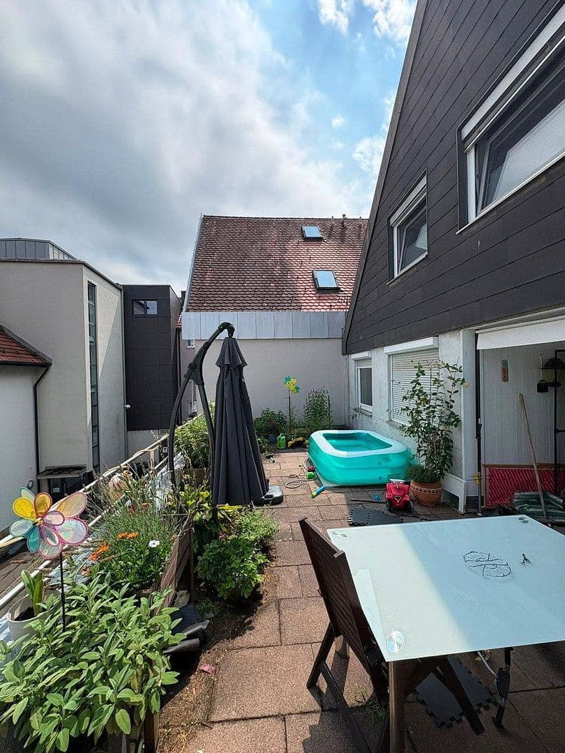 Pronájem bytu 3+1 120 m², Lampertstraße 4, Nürtingen, Bádensko-Württembersko Pronájem bytu 3+1 120 m², Lampertstraße 4, Nürtingen, Bádensko-Württembersko