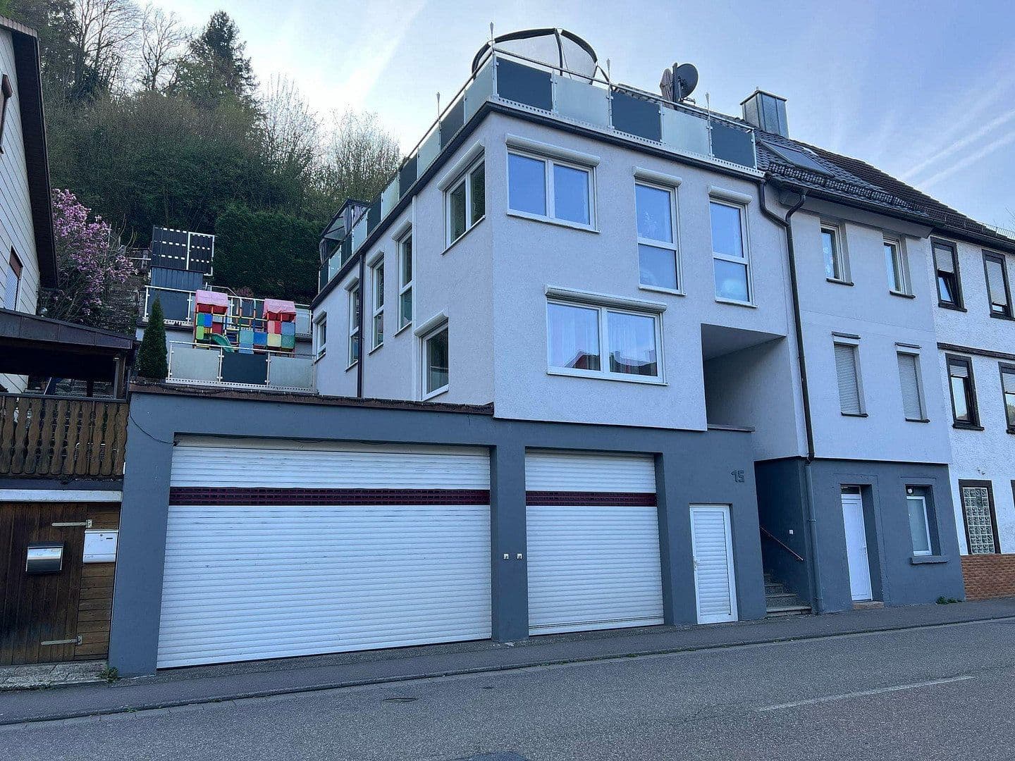 Prodej domu 254 m², pozemek 345 m², Neuer Weg 15, Eberbach, Bádensko-Württembersko Prodej domu 254 m², pozemek 345 m², Neuer Weg 15, Eberbach, Bádensko-Württembersko