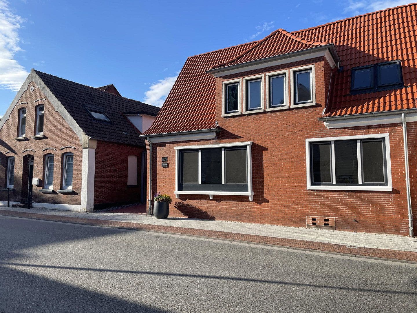 Pronájem bytu 4+1 120 m², Hauptstraße 50a, Hage, Dolní Sasko Pronájem bytu 4+1 120 m², Hauptstraße 50a, Hage, Dolní Sasko