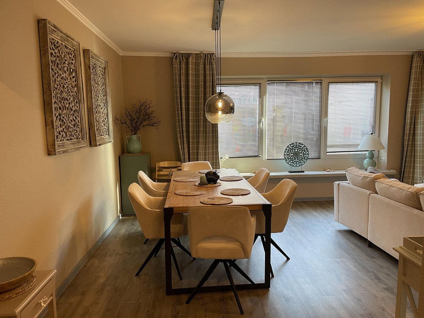 Pronájem bytu 4+1 120 m², Hauptstraße 50a, Hage, Dolní Sasko Pronájem bytu 4+1 120 m², Hauptstraße 50a, Hage, Dolní Sasko