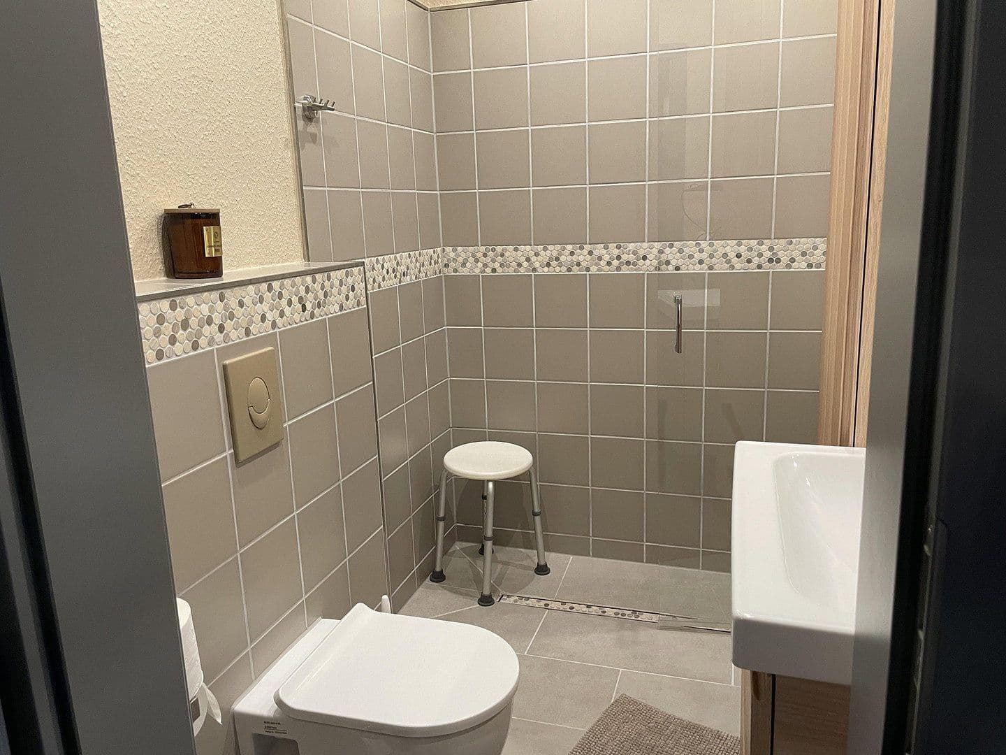 Pronájem bytu 4+1 120 m², Hauptstraße 50a, Hage, Dolní Sasko Pronájem bytu 4+1 120 m², Hauptstraße 50a, Hage, Dolní Sasko