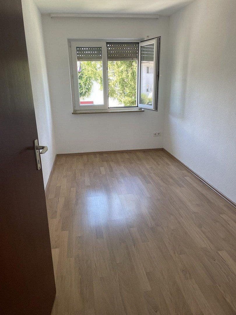 Pronájem bytu 3+1 78 m², Steinbügelstraße 23, Karlsruhe, Bádensko-Württembersko Pronájem bytu 3+1 78 m², Steinbügelstraße 23, Karlsruhe, Bádensko-Württembersko