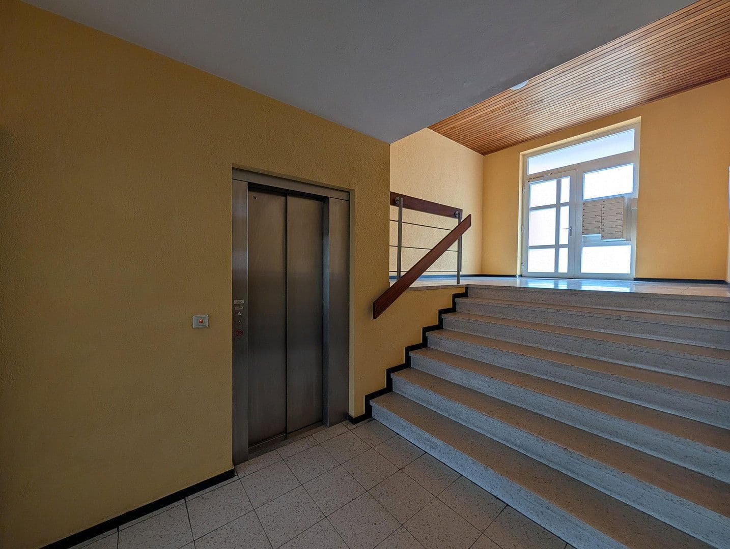 Pronájem bytu 4+1 113 m², Badener Str. 16a, Durlach, Bádensko-Württembersko Pronájem bytu 4+1 113 m², Badener Str. 16a, Durlach, Bádensko-Württembersko