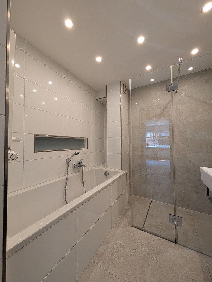 Pronájem bytu 4+1 113 m², Badener Str. 16a, Durlach, Bádensko-Württembersko Pronájem bytu 4+1 113 m², Badener Str. 16a, Durlach, Bádensko-Württembersko