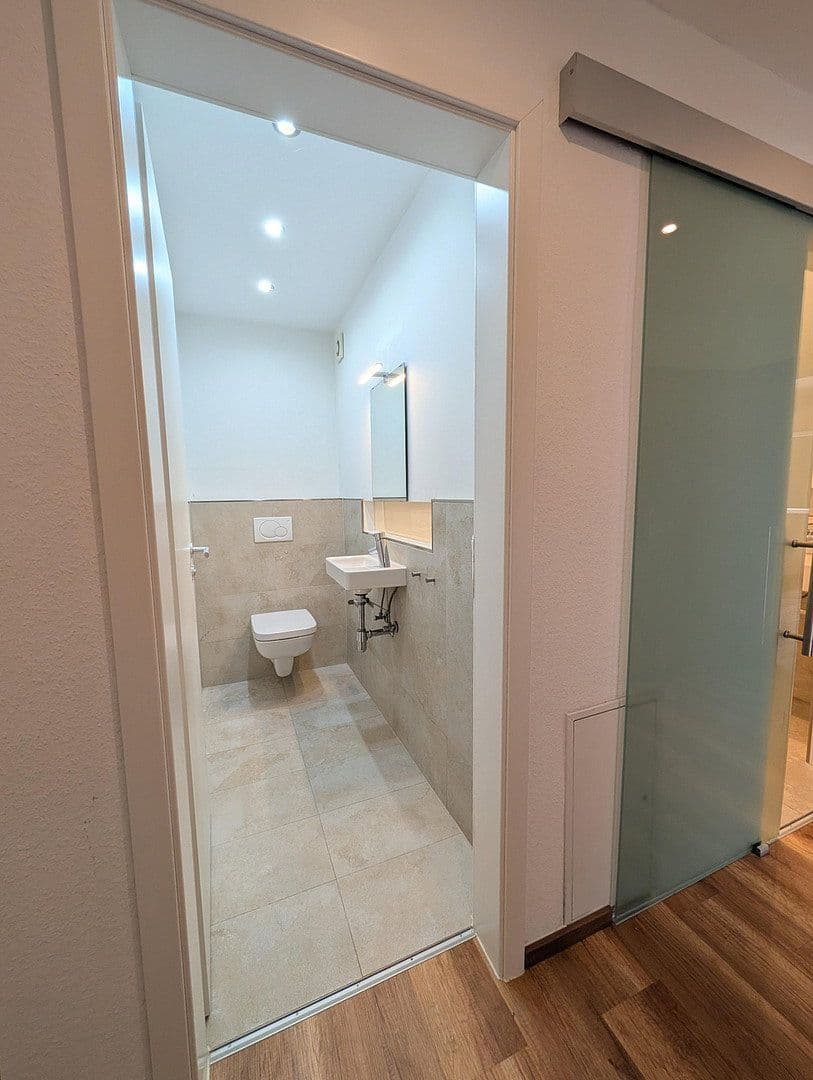 Pronájem bytu 4+1 113 m², Badener Str. 16a, Durlach, Bádensko-Württembersko Pronájem bytu 4+1 113 m², Badener Str. 16a, Durlach, Bádensko-Württembersko