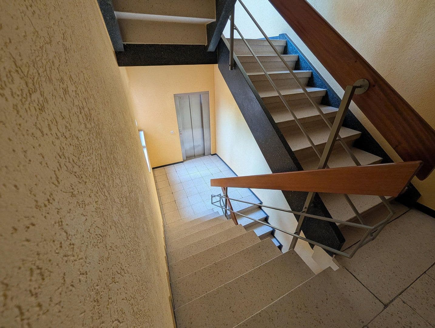 Pronájem bytu 4+1 113 m², Badener Str. 16a, Durlach, Bádensko-Württembersko Pronájem bytu 4+1 113 m², Badener Str. 16a, Durlach, Bádensko-Württembersko