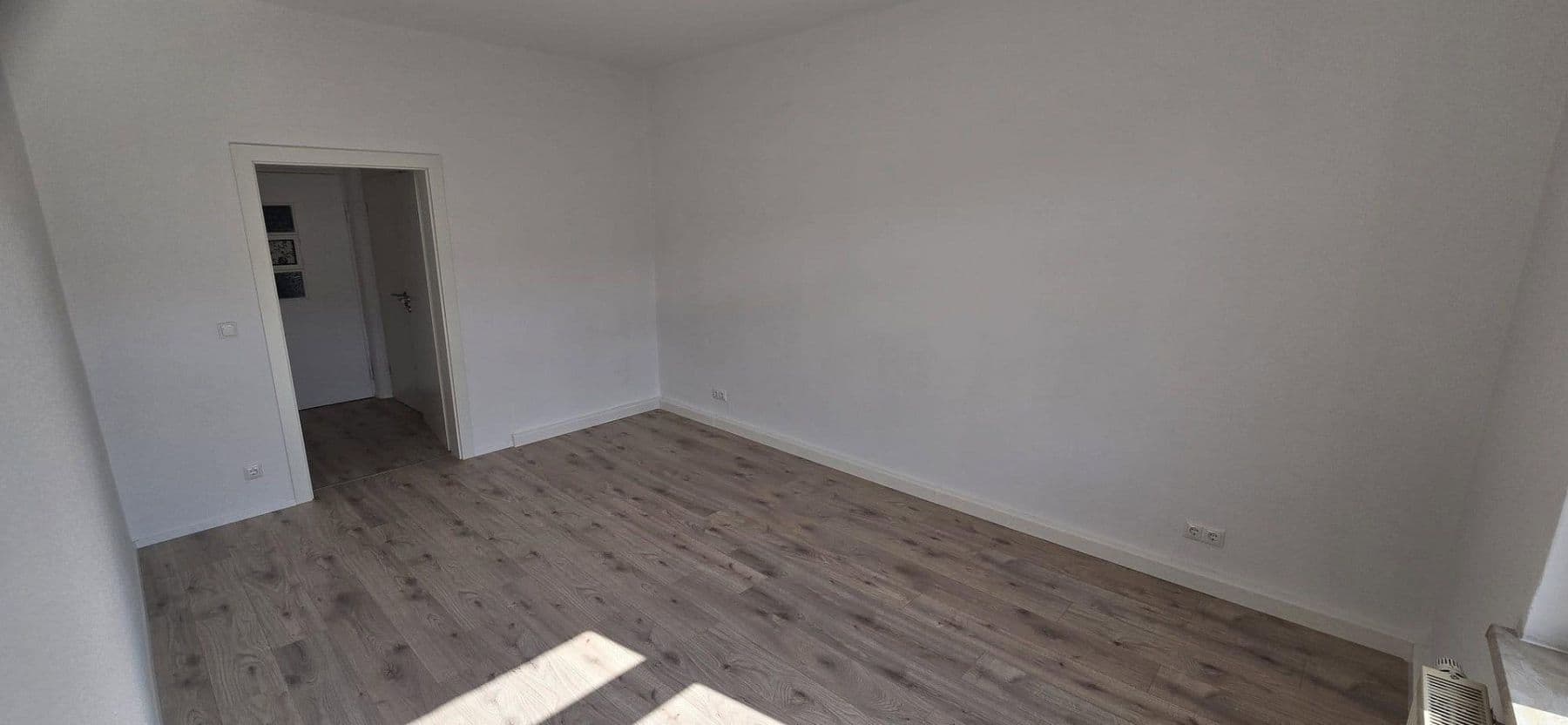 Pronájem bytu 2+1 60 m², Auerbacher Str. 16, Rodewisch, Sasko Pronájem bytu 2+1 60 m², Auerbacher Str. 16, Rodewisch, Sasko