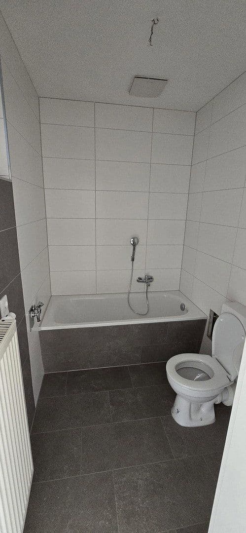 Pronájem bytu 2+1 60 m², Auerbacher Str. 16, Rodewisch, Sasko Pronájem bytu 2+1 60 m², Auerbacher Str. 16, Rodewisch, Sasko