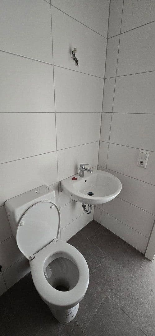 Pronájem bytu 2+1 60 m², Auerbacher Str. 16, Rodewisch, Sasko Pronájem bytu 2+1 60 m², Auerbacher Str. 16, Rodewisch, Sasko