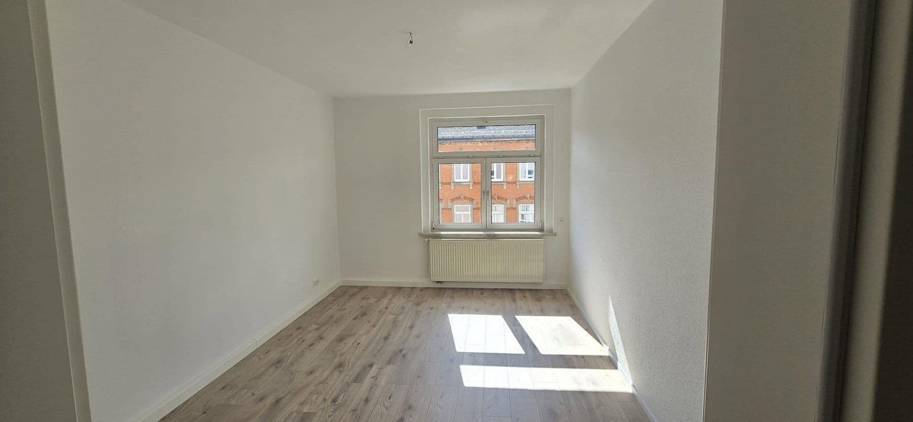 Pronájem bytu 2+1 60 m², Auerbacher Str. 16, Rodewisch, Sasko Pronájem bytu 2+1 60 m², Auerbacher Str. 16, Rodewisch, Sasko