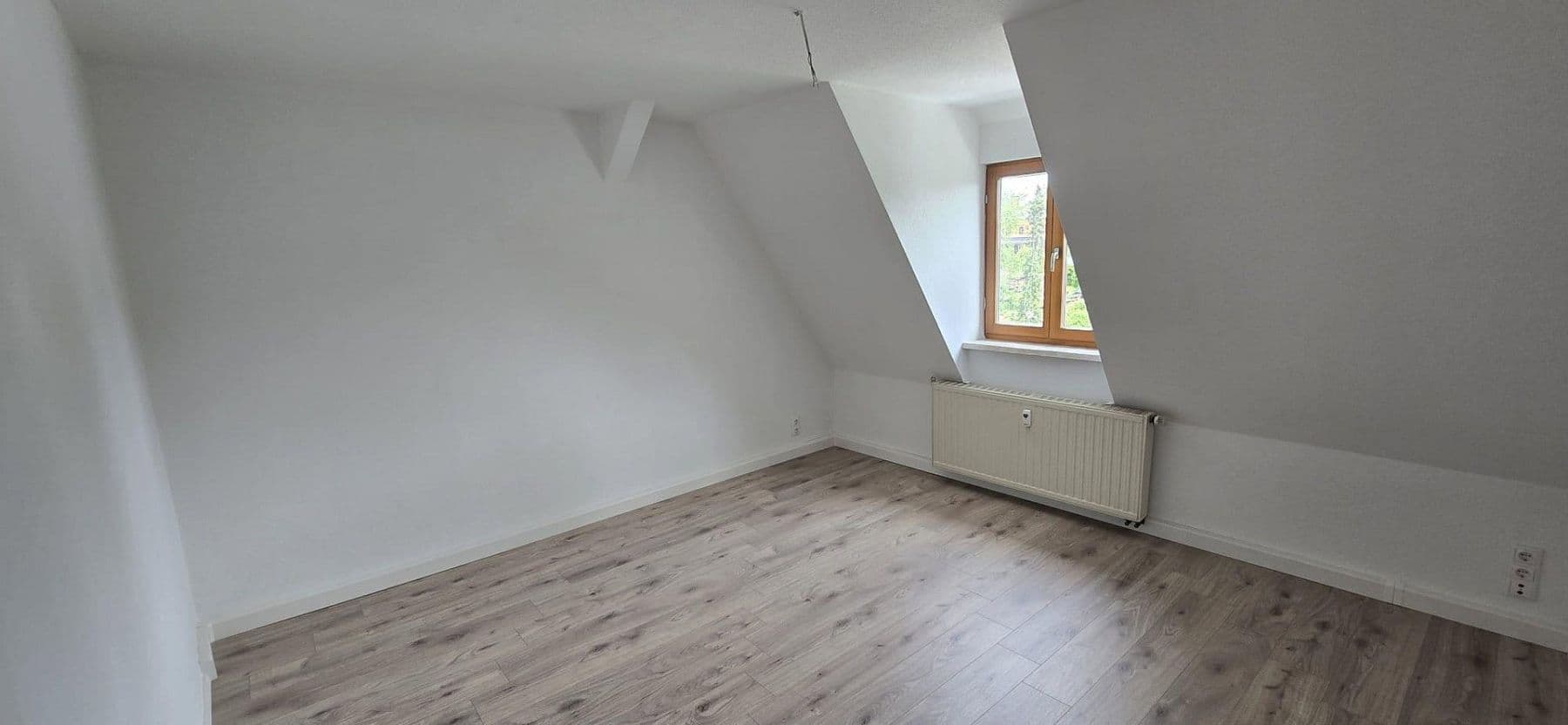 Pronájem bytu 2+1 51 m², Moritz-Löscher-Straße 22, Reichenbach, Sasko Pronájem bytu 2+1 51 m², Moritz-Löscher-Straße 22, Reichenbach, Sasko
