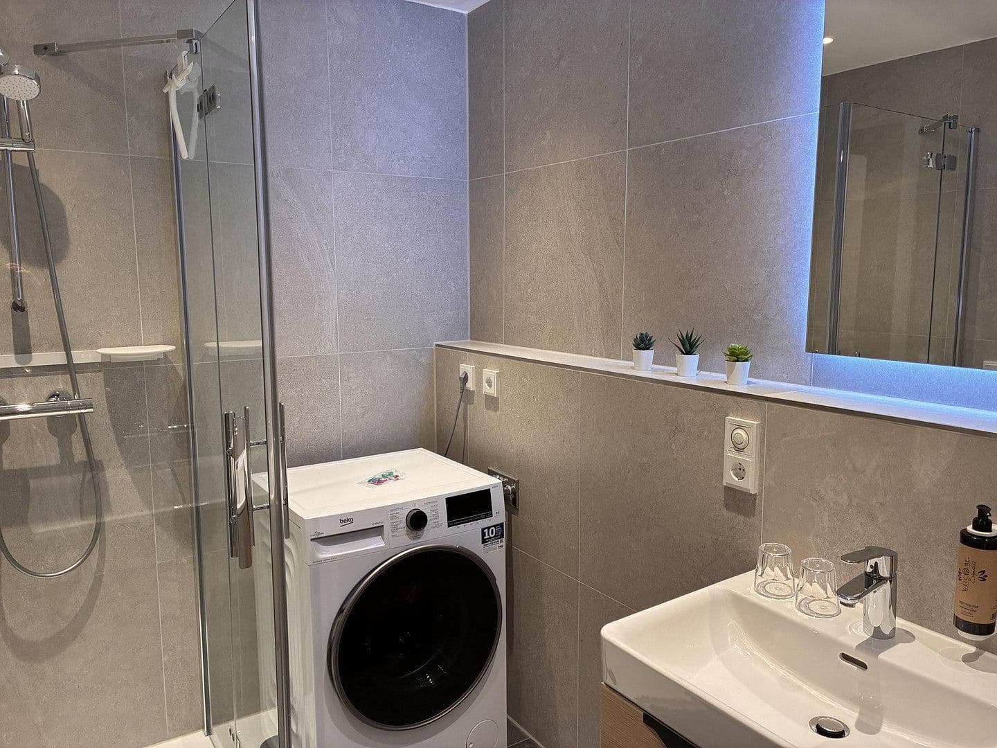 Pronájem bytu 2+1 62 m², Leipziger Straße 35C, Dresden, Sasko Pronájem bytu 2+1 62 m², Leipziger Straße 35C, Dresden, Sasko