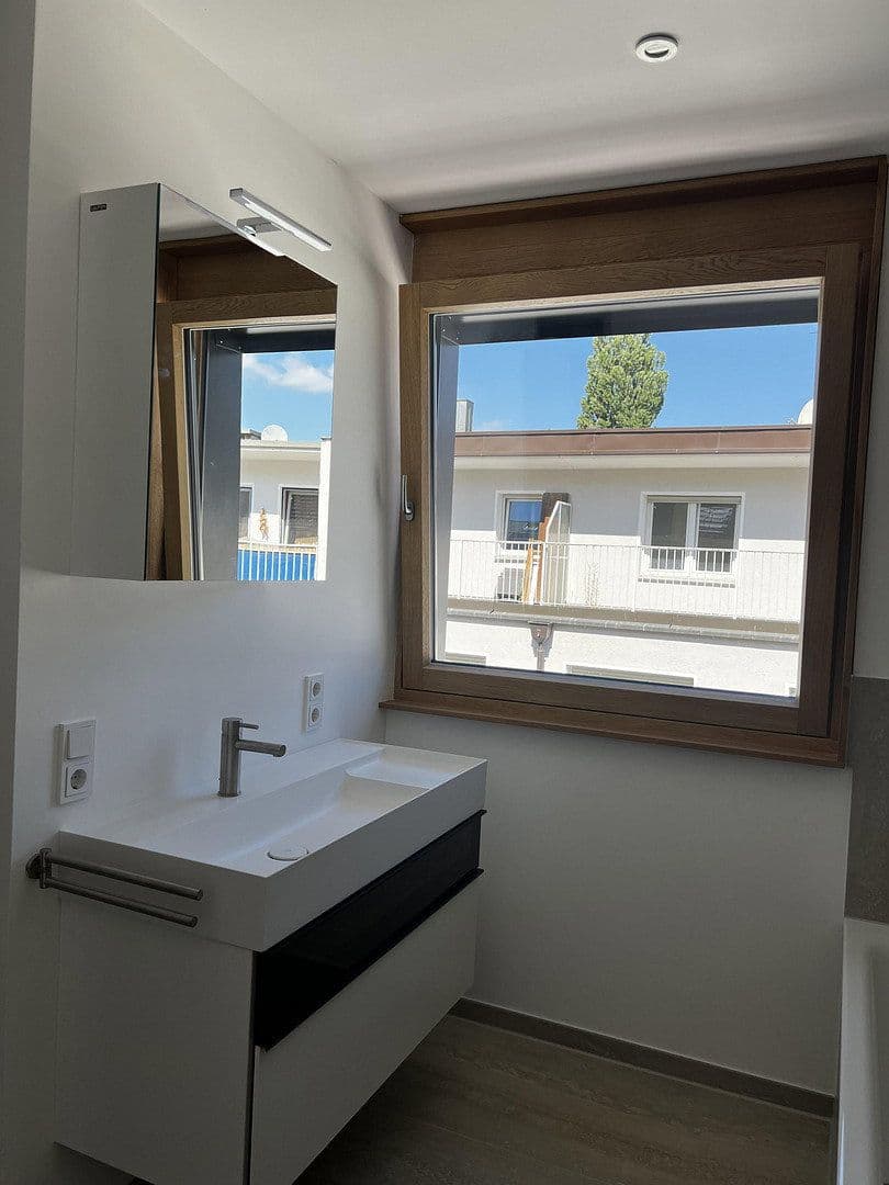 Pronájem bytu 3+1 87 m², Lerchenfeldstraße 28, München-Altstadt-Lehel, Bavorsko Pronájem bytu 3+1 87 m², Lerchenfeldstraße 28, München-Altstadt-Lehel, Bavorsko