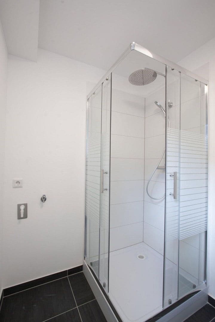 Pronájem bytu 3+1 90 m², Arnold-Schönberg-Str. 5, Düsseldorf, Severní Porýní-Vestfálsko Pronájem bytu 3+1 90 m², Arnold-Schönberg-Str. 5, Düsseldorf, Severní Porýní-Vestfálsko