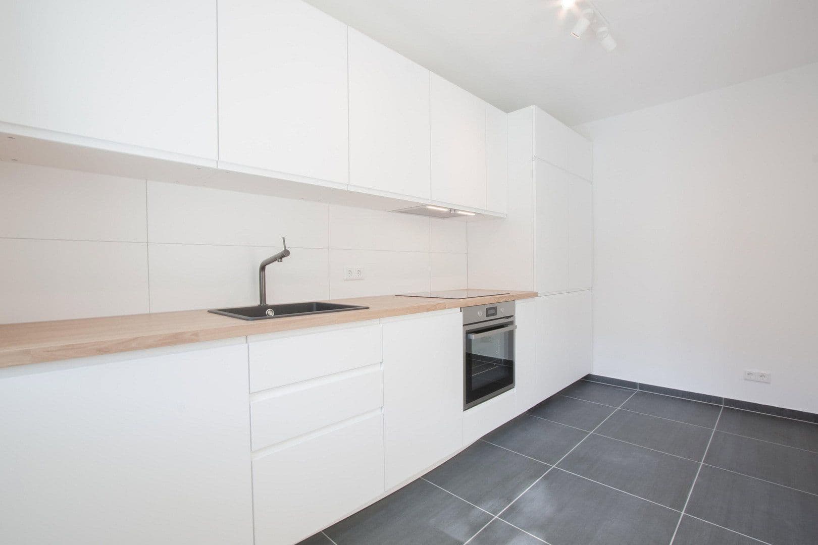 Pronájem bytu 3+1 90 m², Arnold-Schönberg-Str. 5, Düsseldorf, Severní Porýní-Vestfálsko Pronájem bytu 3+1 90 m², Arnold-Schönberg-Str. 5, Düsseldorf, Severní Porýní-Vestfálsko