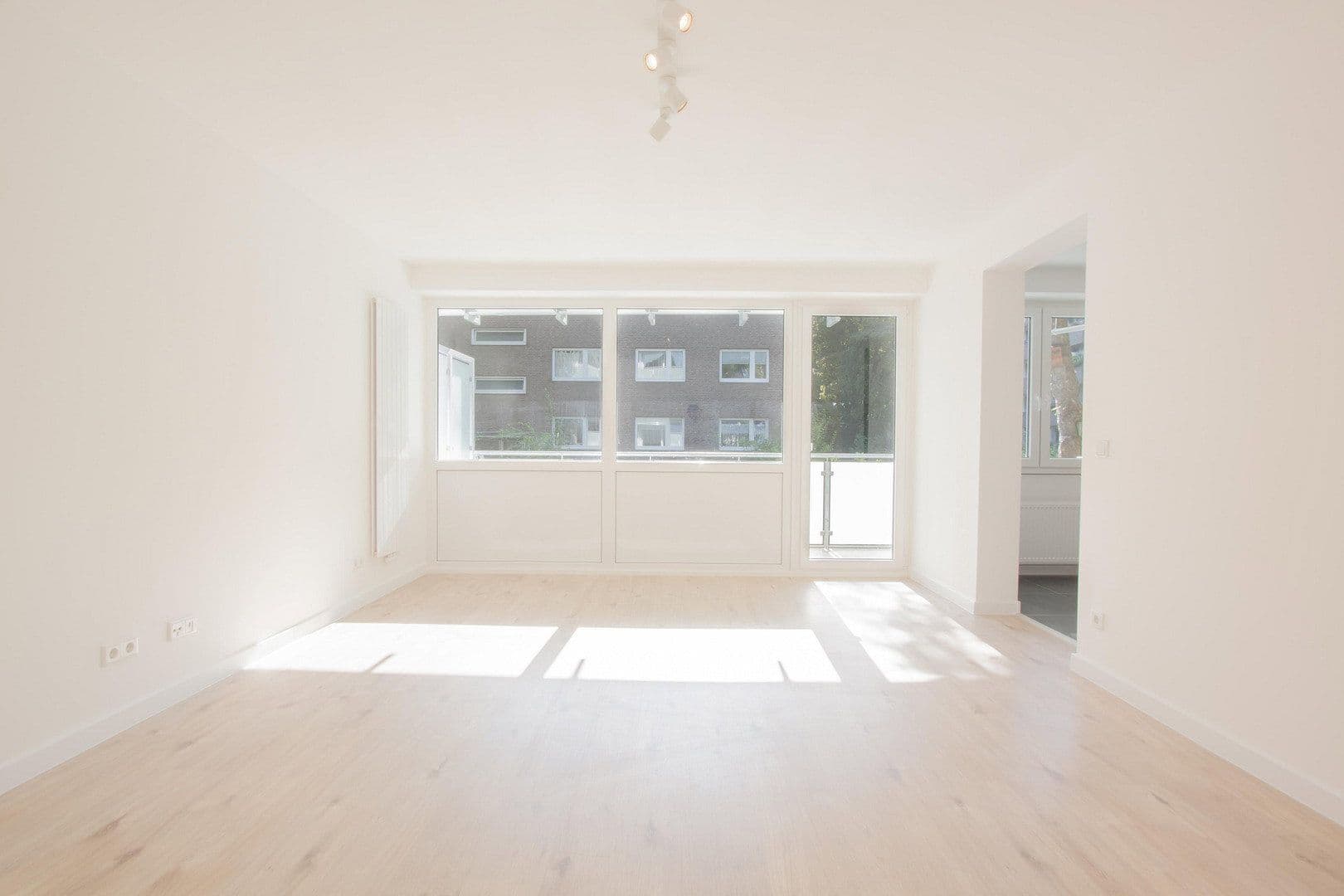 Pronájem bytu 3+1 90 m², Arnold-Schönberg-Str. 5, Düsseldorf, Severní Porýní-Vestfálsko Pronájem bytu 3+1 90 m², Arnold-Schönberg-Str. 5, Düsseldorf, Severní Porýní-Vestfálsko