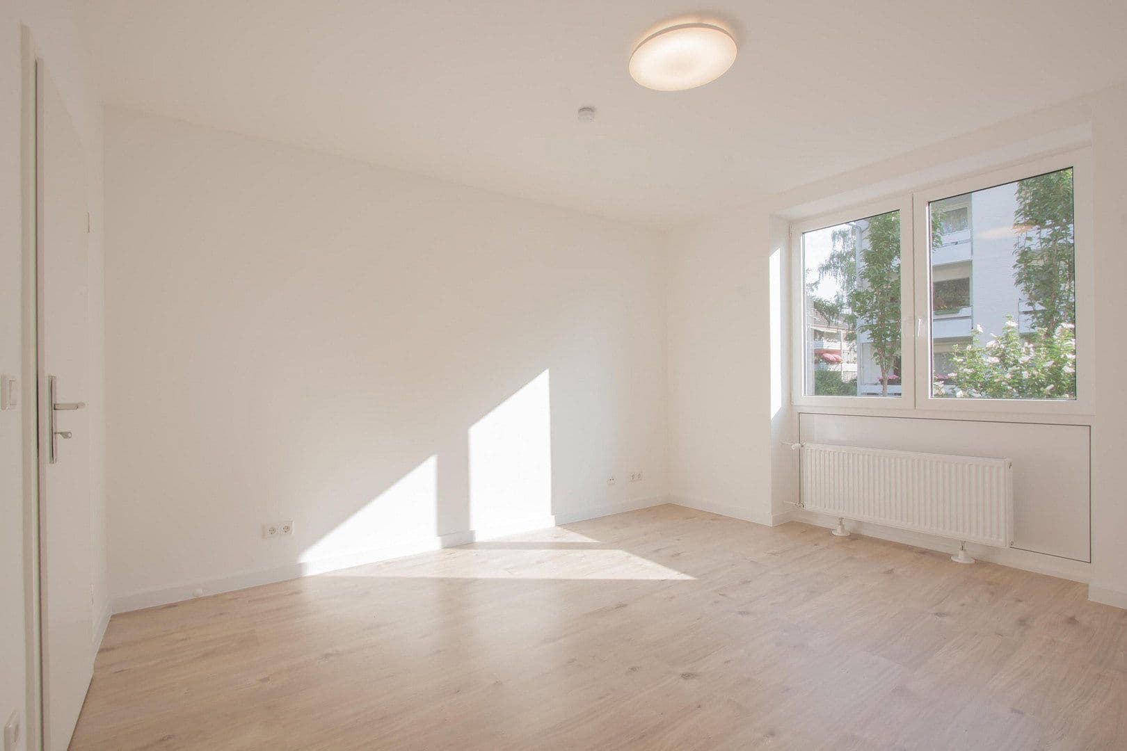 Pronájem bytu 3+1 90 m², Arnold-Schönberg-Str. 5, Düsseldorf, Severní Porýní-Vestfálsko Pronájem bytu 3+1 90 m², Arnold-Schönberg-Str. 5, Düsseldorf, Severní Porýní-Vestfálsko