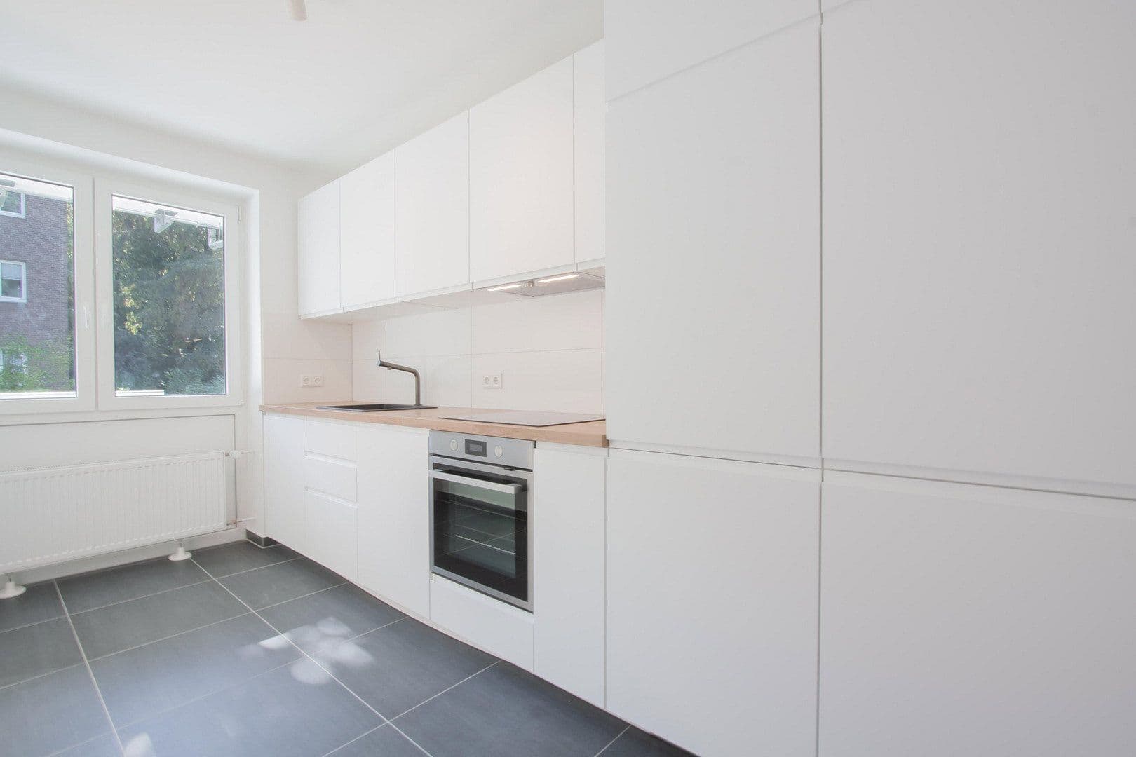 Pronájem bytu 3+1 90 m², Arnold-Schönberg-Str. 5, Düsseldorf, Severní Porýní-Vestfálsko Pronájem bytu 3+1 90 m², Arnold-Schönberg-Str. 5, Düsseldorf, Severní Porýní-Vestfálsko