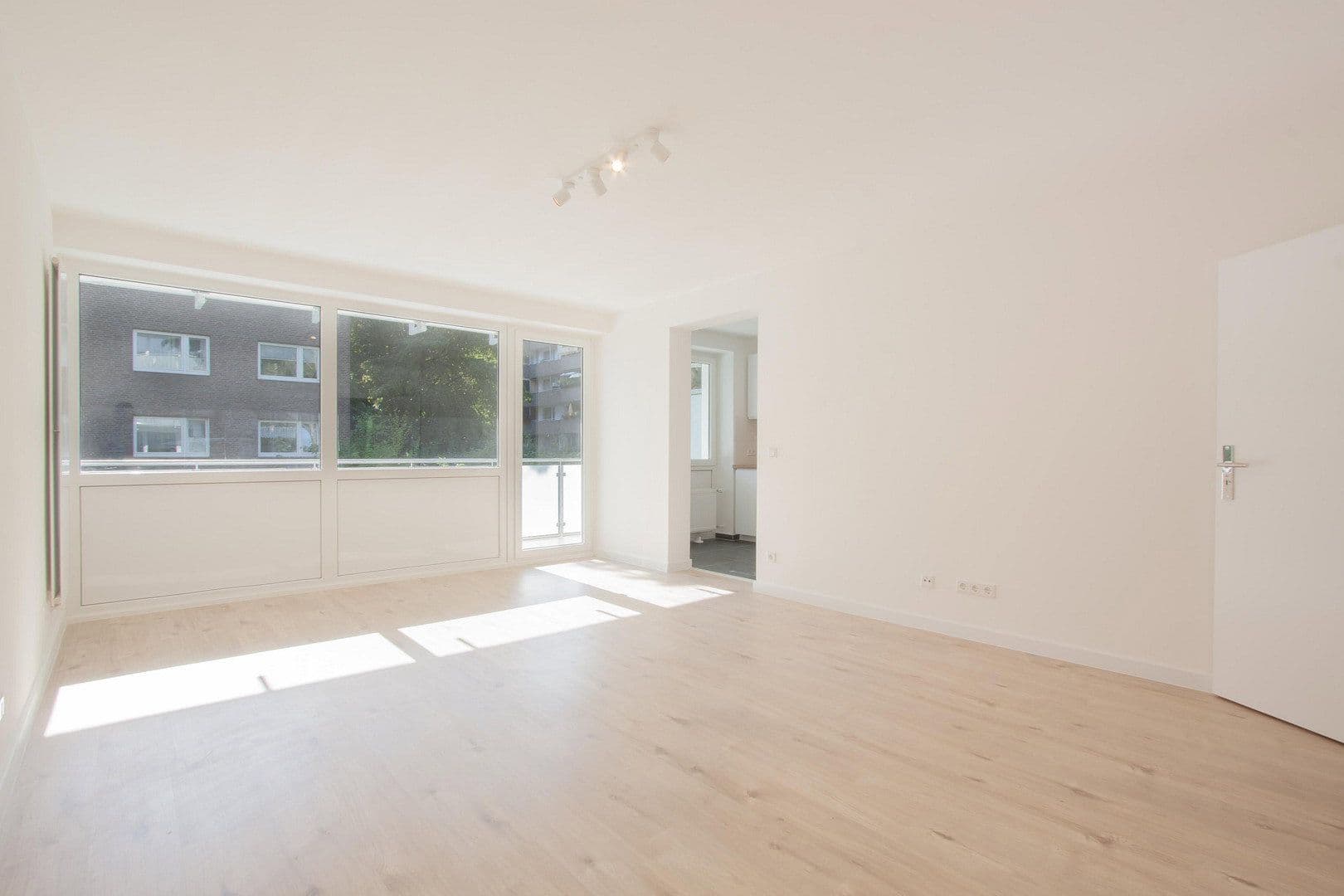 Pronájem bytu 3+1 90 m², Arnold-Schönberg-Str. 5, Düsseldorf, Severní Porýní-Vestfálsko Pronájem bytu 3+1 90 m², Arnold-Schönberg-Str. 5, Düsseldorf, Severní Porýní-Vestfálsko