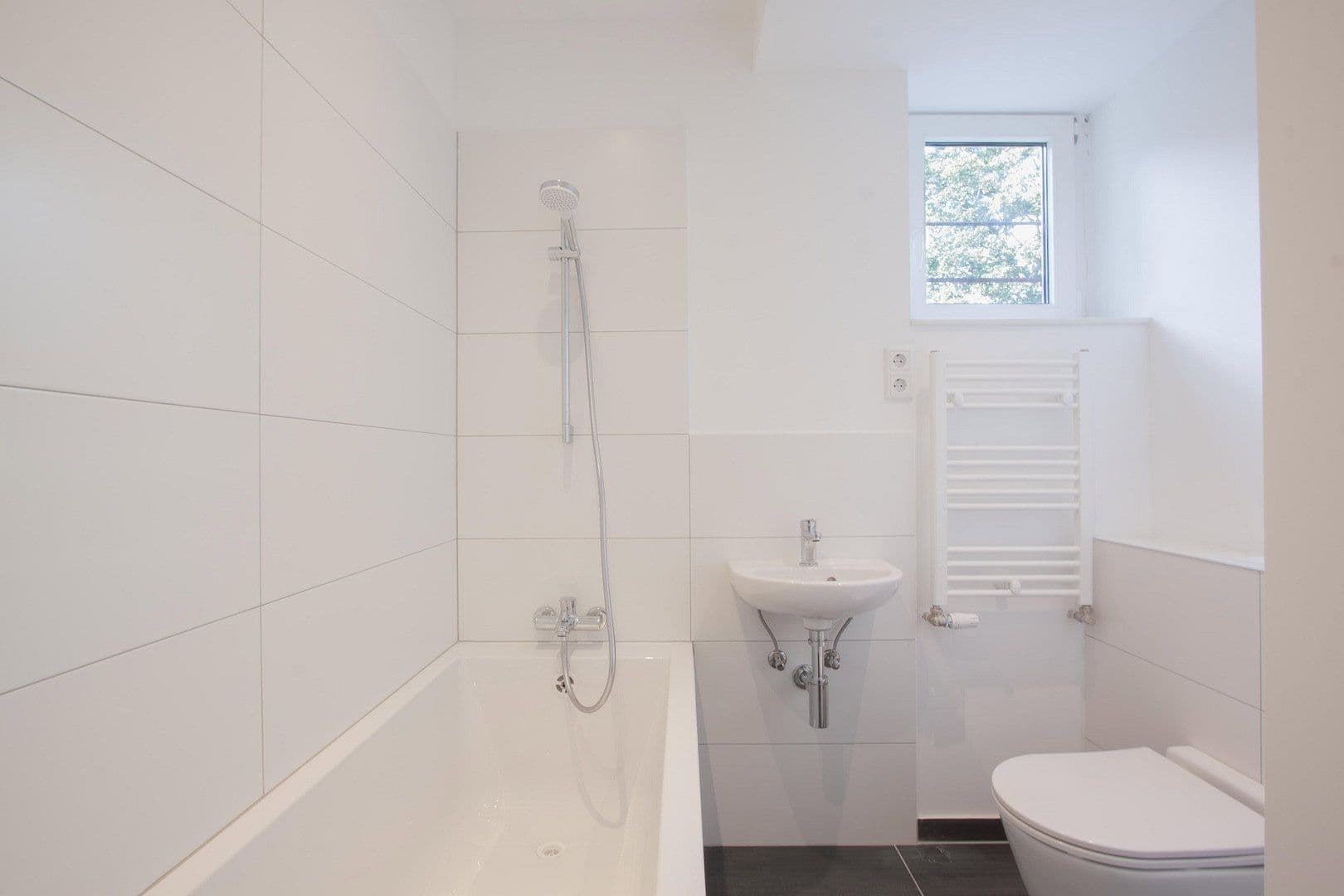 Pronájem bytu 3+1 90 m², Arnold-Schönberg-Str. 5, Düsseldorf, Severní Porýní-Vestfálsko Pronájem bytu 3+1 90 m², Arnold-Schönberg-Str. 5, Düsseldorf, Severní Porýní-Vestfálsko