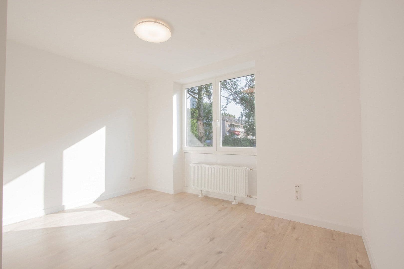 Pronájem bytu 3+1 90 m², Arnold-Schönberg-Str. 5, Düsseldorf, Severní Porýní-Vestfálsko Pronájem bytu 3+1 90 m², Arnold-Schönberg-Str. 5, Düsseldorf, Severní Porýní-Vestfálsko
