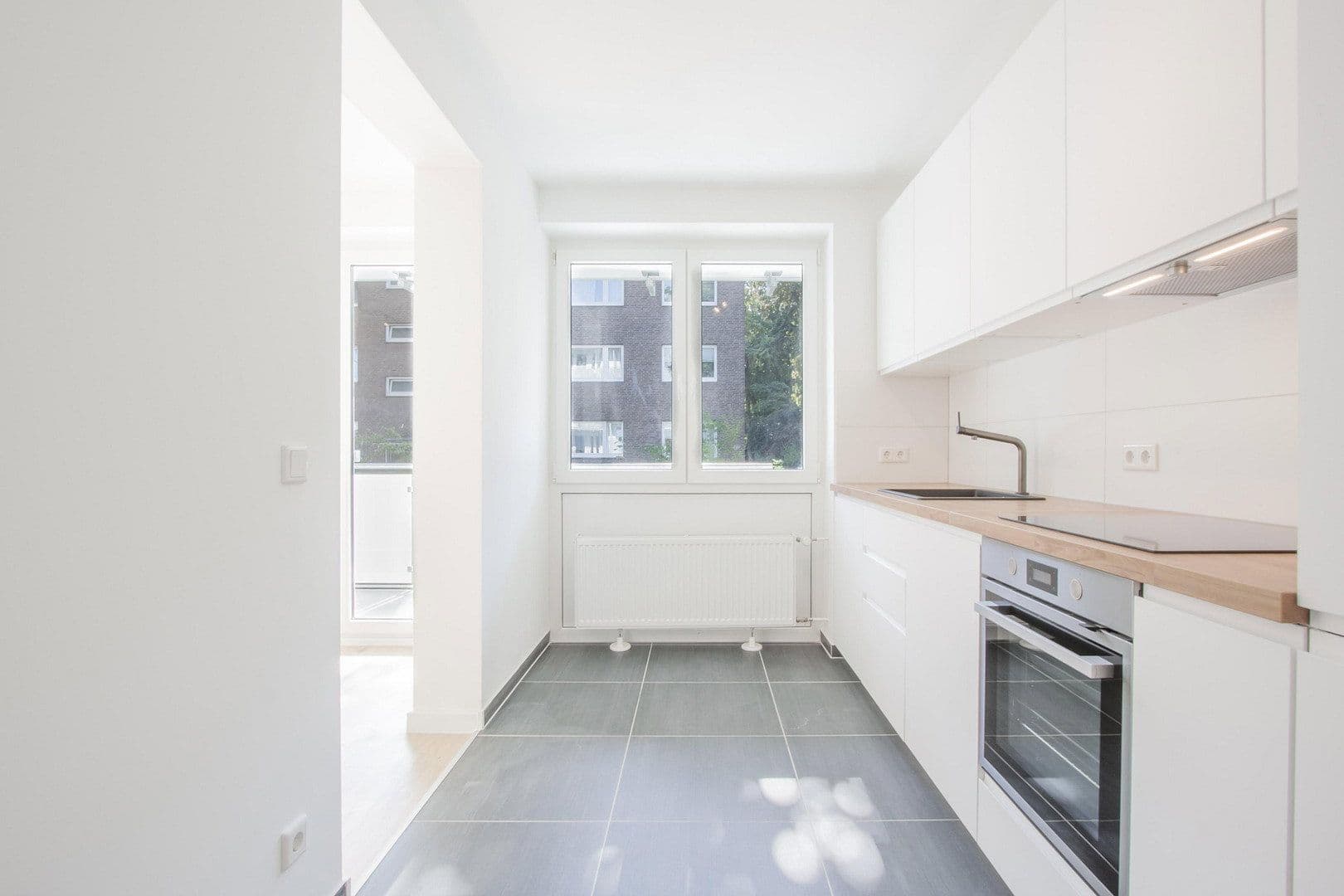 Pronájem bytu 3+1 90 m², Arnold-Schönberg-Str. 5, Düsseldorf, Severní Porýní-Vestfálsko Pronájem bytu 3+1 90 m², Arnold-Schönberg-Str. 5, Düsseldorf, Severní Porýní-Vestfálsko