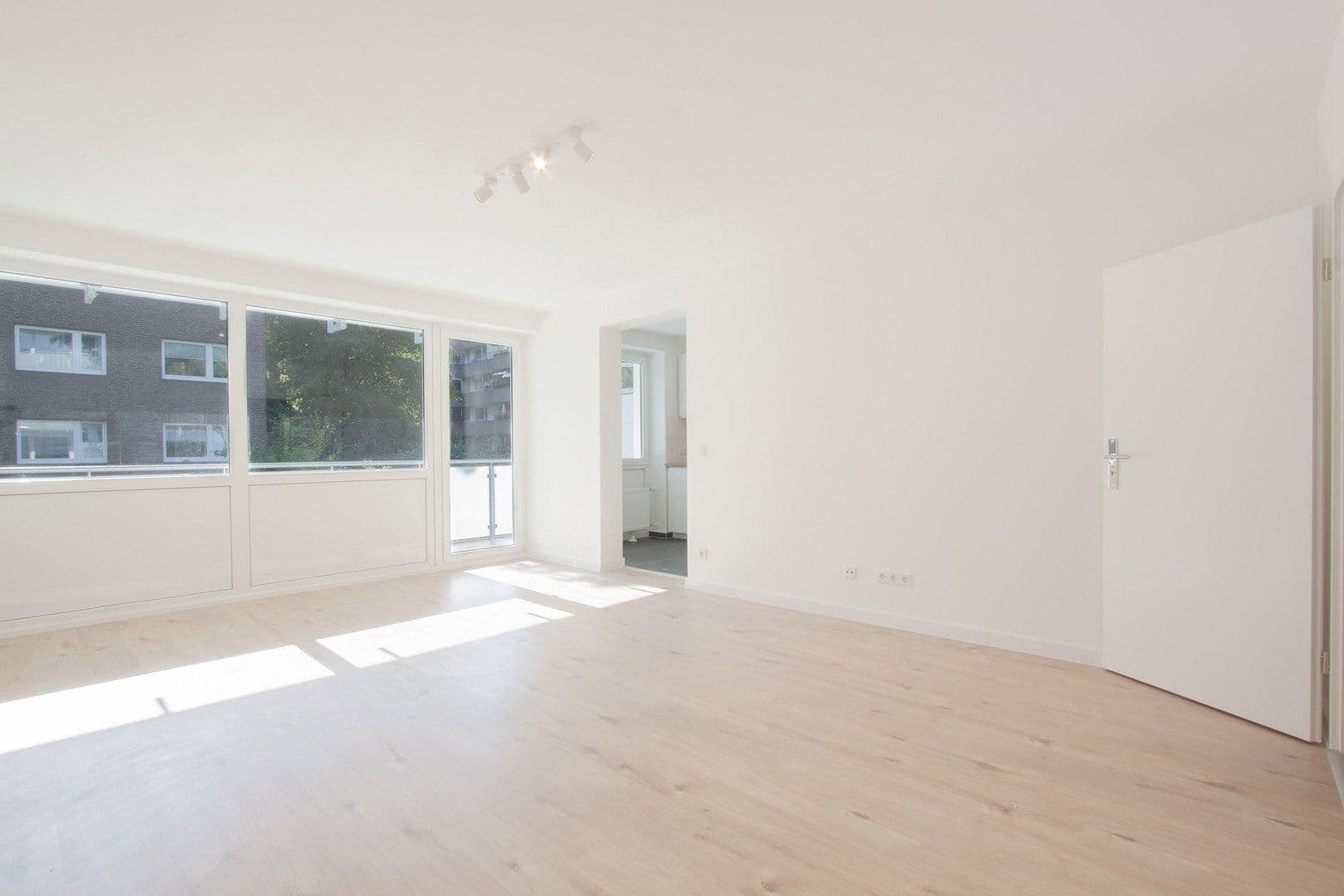 Pronájem bytu 3+1 90 m², Arnold-Schönberg-Str. 5, Düsseldorf, Severní Porýní-Vestfálsko Pronájem bytu 3+1 90 m², Arnold-Schönberg-Str. 5, Düsseldorf, Severní Porýní-Vestfálsko