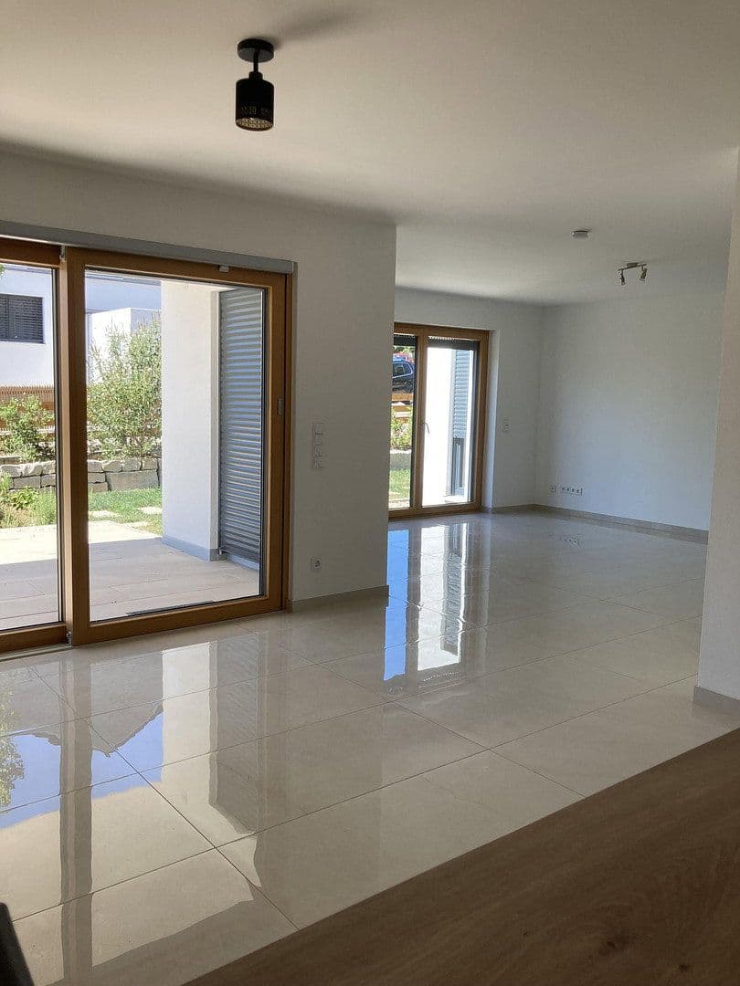 Pronájem domu 177 m², pozemek 548 m², Biberbach, Bavorsko Pronájem domu 177 m², pozemek 548 m², Biberbach, Bavorsko