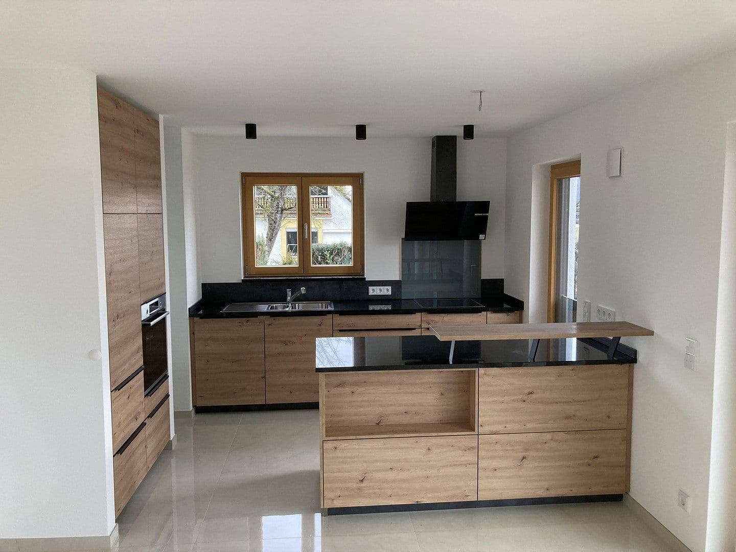 Pronájem domu 177 m², pozemek 548 m², Biberbach, Bavorsko Pronájem domu 177 m², pozemek 548 m², Biberbach, Bavorsko