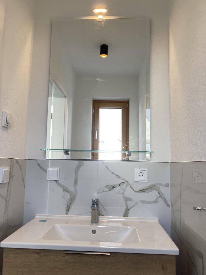 Pronájem domu 177 m², pozemek 548 m², Biberbach, Bavorsko Pronájem domu 177 m², pozemek 548 m², Biberbach, Bavorsko