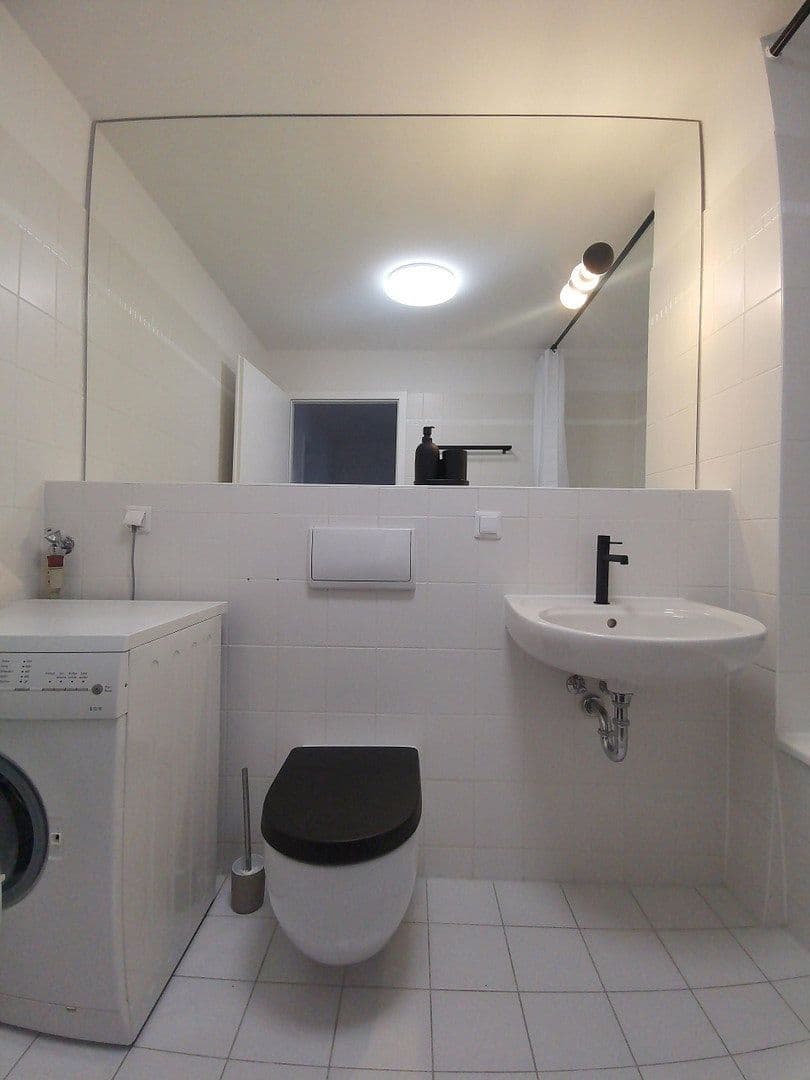 Pronájem bytu 3+1 74 m², Hoffmannstr. 1A, Berlin, Berlín Pronájem bytu 3+1 74 m², Hoffmannstr. 1A, Berlin, Berlín
