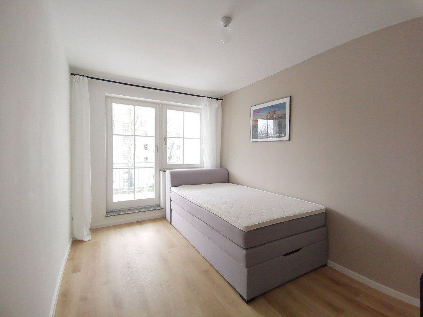 Pronájem bytu 3+1 74 m², Hoffmannstr. 1A, Berlin, Berlín Pronájem bytu 3+1 74 m², Hoffmannstr. 1A, Berlin, Berlín