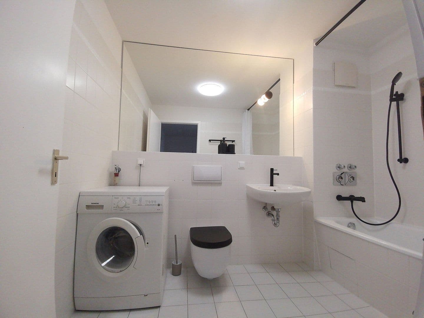 Pronájem bytu 3+1 74 m², Hoffmannstr. 1A, Berlin, Berlín Pronájem bytu 3+1 74 m², Hoffmannstr. 1A, Berlin, Berlín