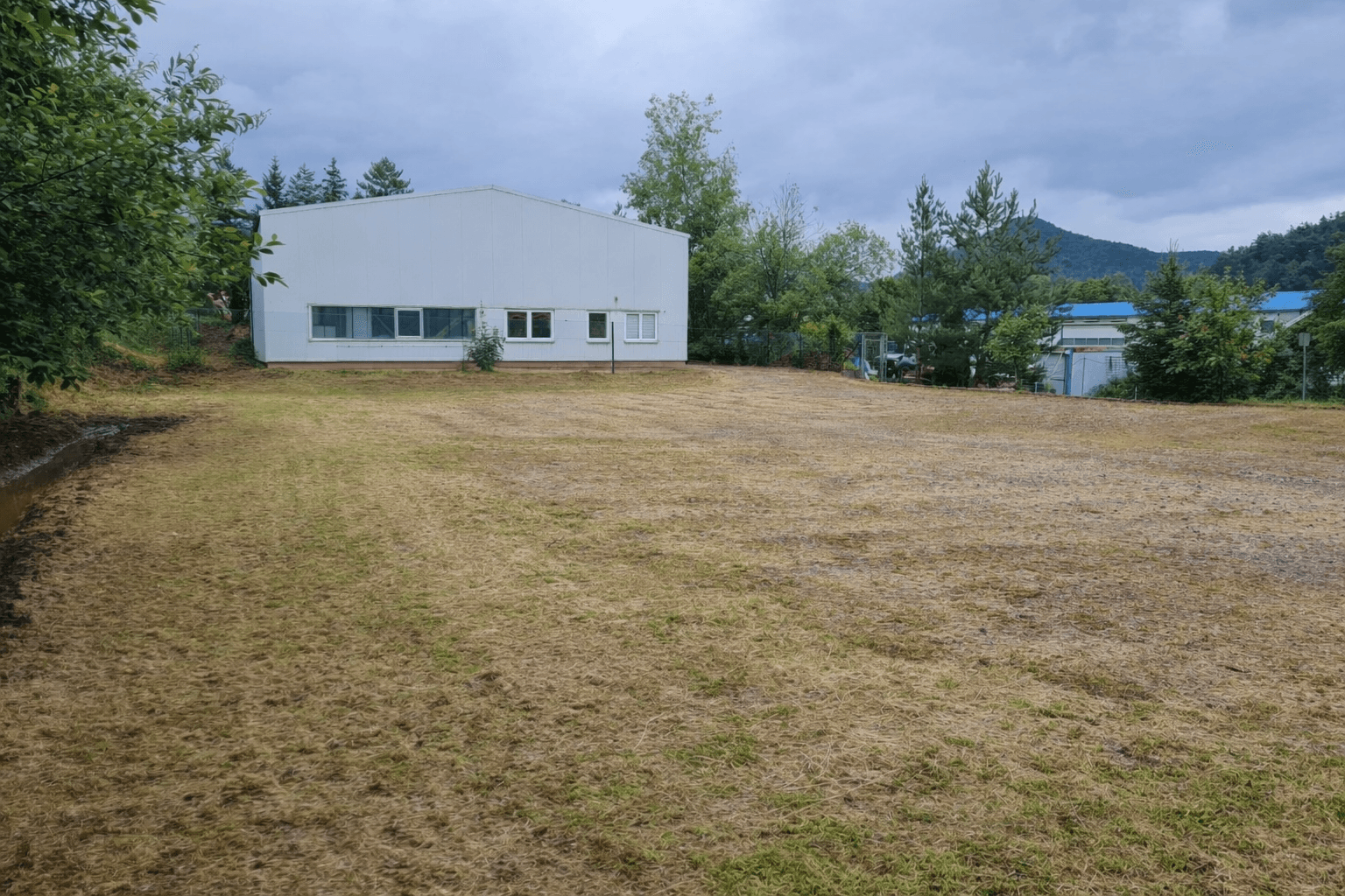 Pronájem nebytového prostoru 1.300 m², Dahn, Porýní-Falc Pronájem nebytového prostoru 1.300 m², Dahn, Porýní-Falc