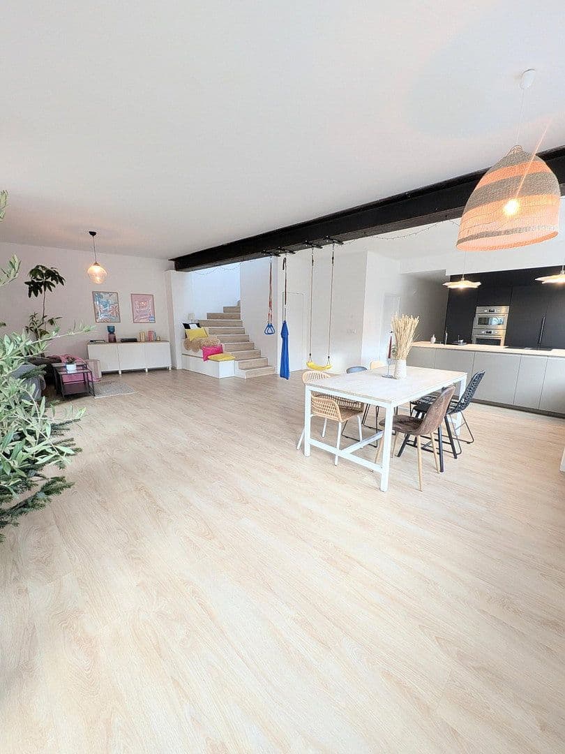 Prodej domu 261 m², pozemek 700 m², Oberfrohnaer Str. 135, Chemnitz, Sasko Prodej domu 261 m², pozemek 700 m², Oberfrohnaer Str. 135, Chemnitz, Sasko