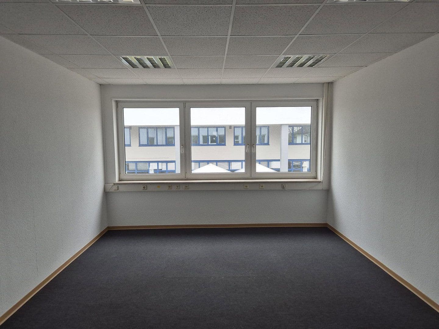 Pronájem kanceláře 187 m², Rudolf Diesel Str. 5, Schwetzingen, Bádensko-Württembersko Pronájem kanceláře 187 m², Rudolf Diesel Str. 5, Schwetzingen, Bádensko-Württembersko