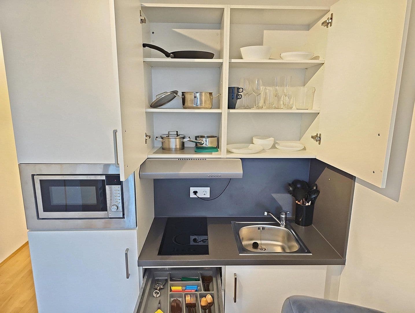 Pronájem bytu 1+1 29 m², Rudower Chaussee 32, Berlin, Berlín Pronájem bytu 1+1 29 m², Rudower Chaussee 32, Berlin, Berlín