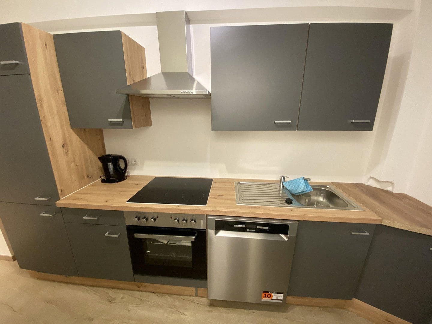 Pronájem bytu 2+1 57 m², Senefelderstraße 100, Stuttgart, Bádensko-Württembersko Pronájem bytu 2+1 57 m², Senefelderstraße 100, Stuttgart, Bádensko-Württembersko