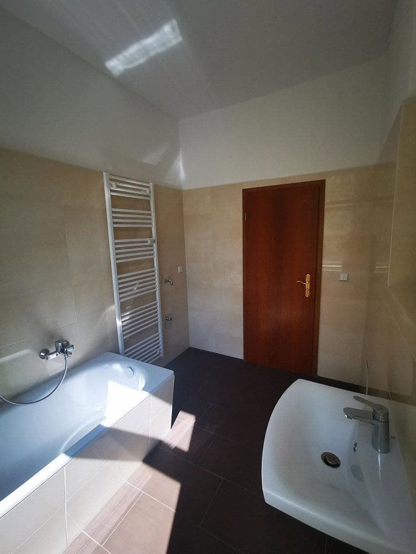 Pronájem bytu 4+1 105 m², Lessingstraße 57, Magdeburg, Sasko-Anhaltsko Pronájem bytu 4+1 105 m², Lessingstraße 57, Magdeburg, Sasko-Anhaltsko