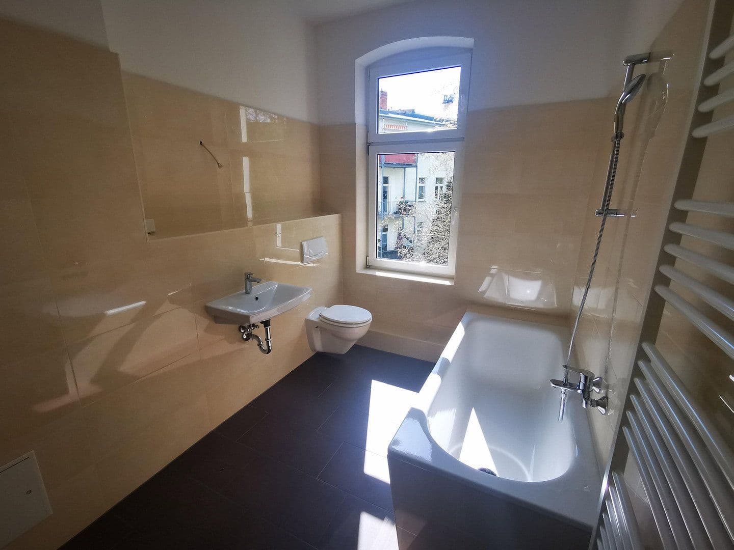 Pronájem bytu 4+1 105 m², Lessingstraße 57, Magdeburg, Sasko-Anhaltsko Pronájem bytu 4+1 105 m², Lessingstraße 57, Magdeburg, Sasko-Anhaltsko