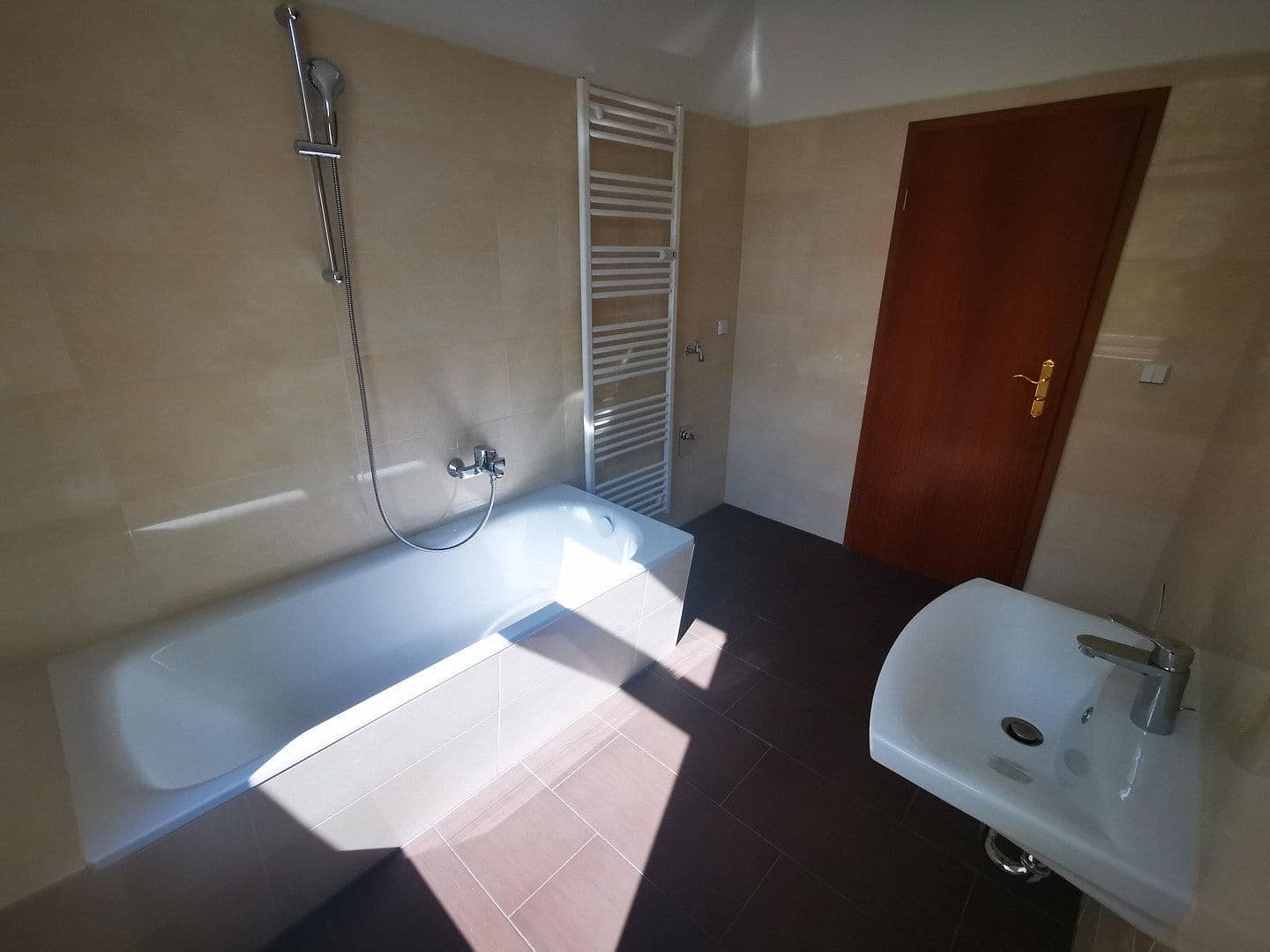 Pronájem bytu 4+1 105 m², Lessingstraße 57, Magdeburg, Sasko-Anhaltsko Pronájem bytu 4+1 105 m², Lessingstraße 57, Magdeburg, Sasko-Anhaltsko