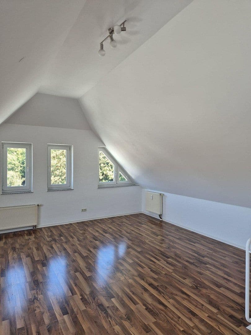 Pronájem bytu 3+1 91 m², Hügelstr. 123, Wuppertal, Severní Porýní-Vestfálsko Pronájem bytu 3+1 91 m², Hügelstr. 123, Wuppertal, Severní Porýní-Vestfálsko