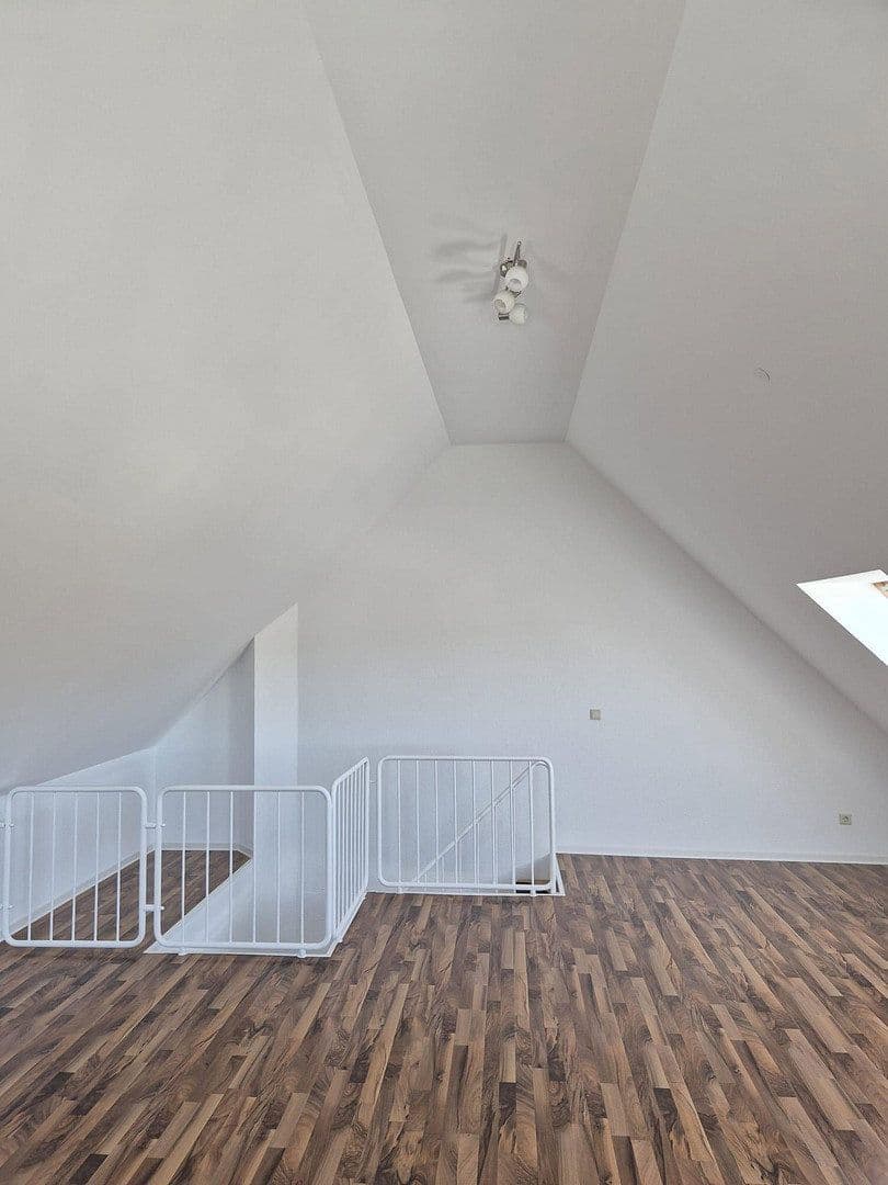 Pronájem bytu 3+1 91 m², Hügelstr. 123, Wuppertal, Severní Porýní-Vestfálsko Pronájem bytu 3+1 91 m², Hügelstr. 123, Wuppertal, Severní Porýní-Vestfálsko