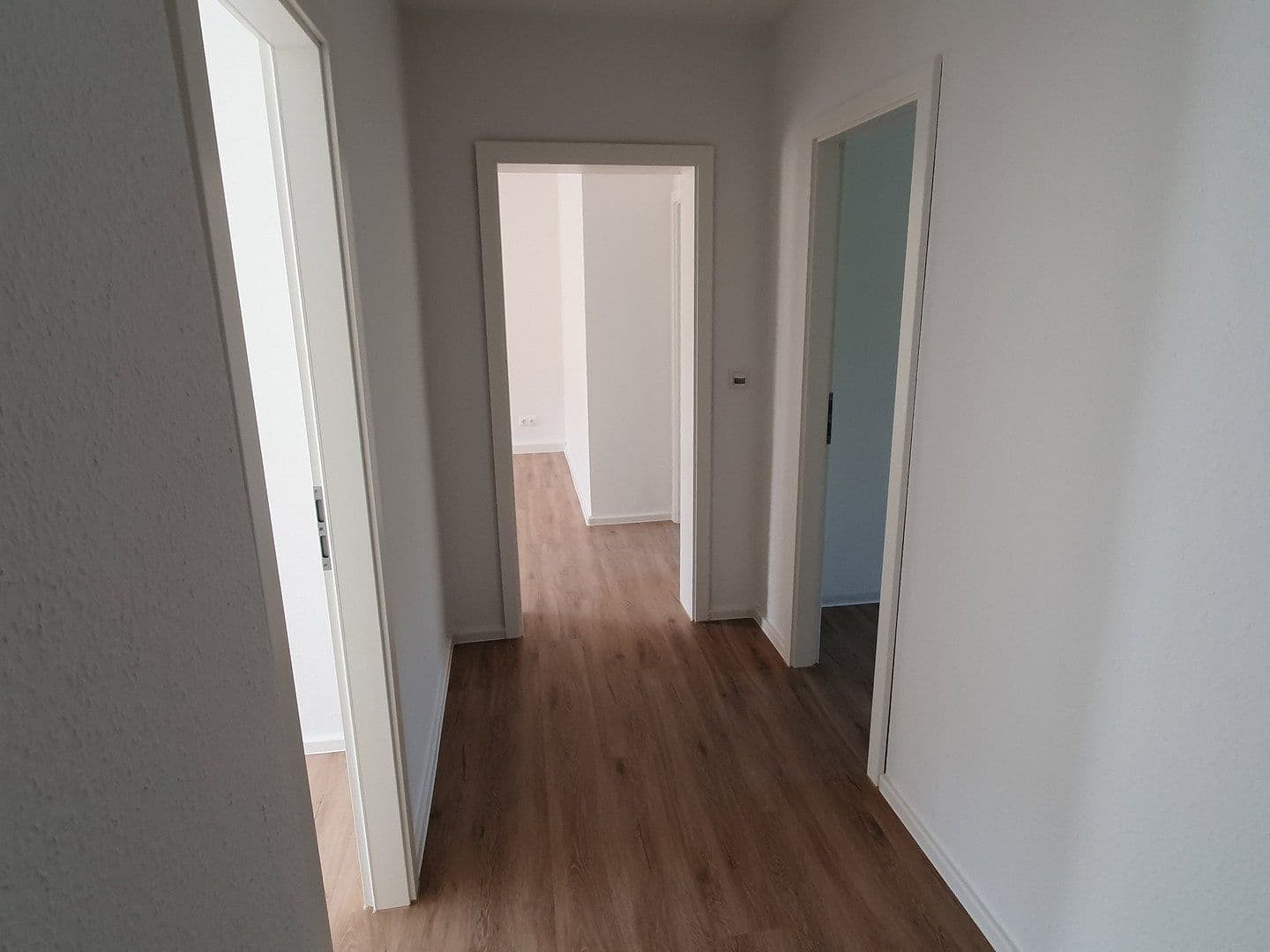 Pronájem bytu 3+1 62 m², Straße der Freundschaft 1-7, Lengenfeld, Sasko Pronájem bytu 3+1 62 m², Straße der Freundschaft 1-7, Lengenfeld, Sasko