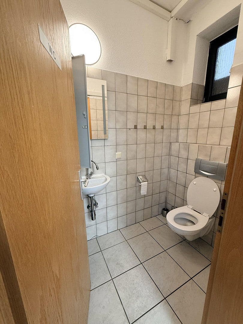Pronájem kanceláře 90 m², Duisburg, Severní Porýní-Vestfálsko Pronájem kanceláře 90 m², Duisburg, Severní Porýní-Vestfálsko